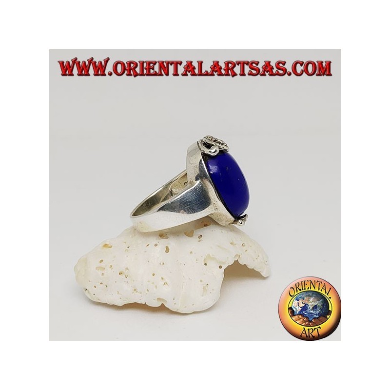 Silberring mit ovalem Cabochon-Sodalith und nur einseitigen Verzierungen mit floralen Markasiten