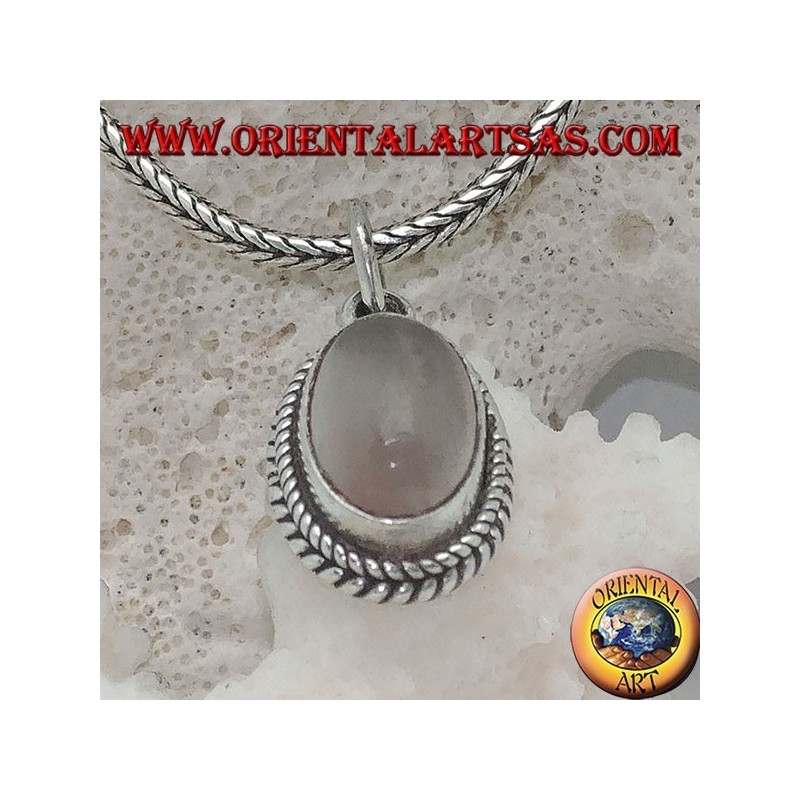 Colgante de plata con piedra lunar ovalada alargada rodeada de tejidos sutiles