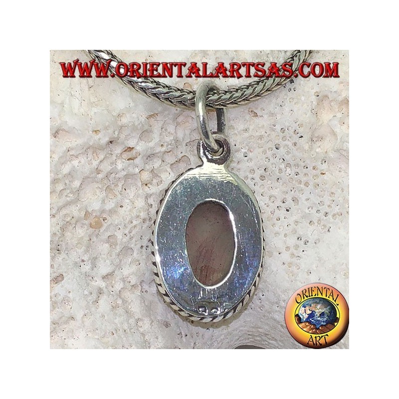 Colgante de plata con piedra lunar ovalada alargada rodeada de tejidos sutiles