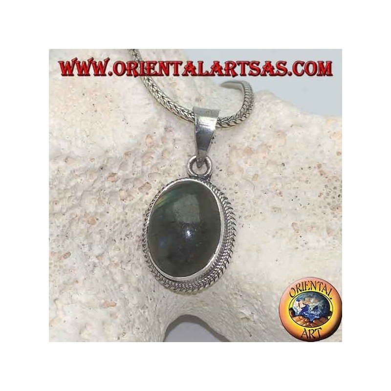 Ciondolo in argento con labradorite ovale a cabochon contornata da intreccio sottile