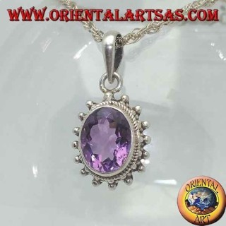 Pendentif en argent avec améthyste ovale facettée naturelle entourée d'entrelacs et de boules