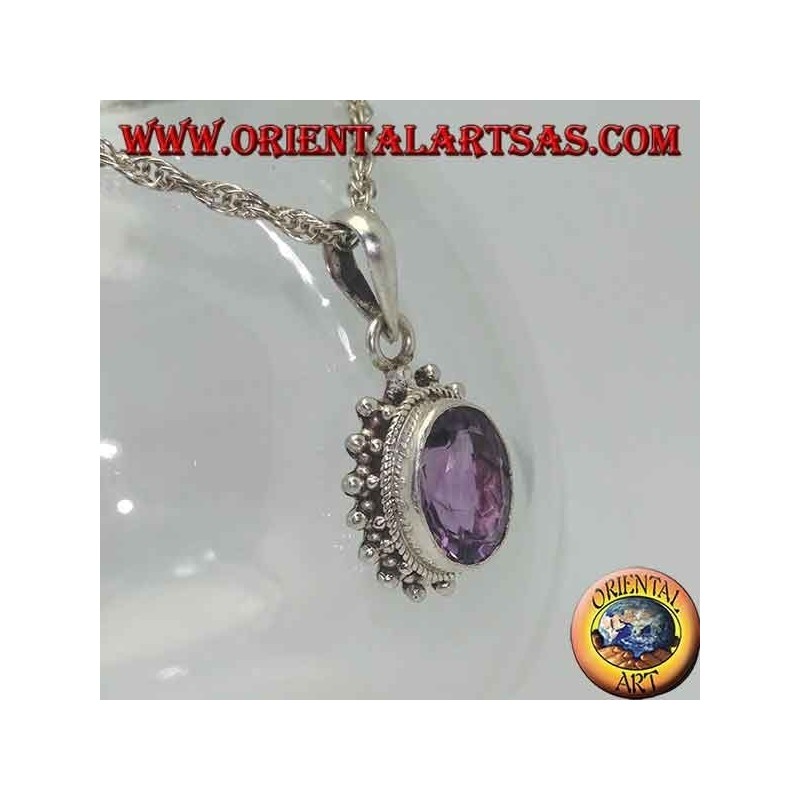 Pendentif en argent avec améthyste ovale facettée naturelle entourée d'entrelacs et de boules