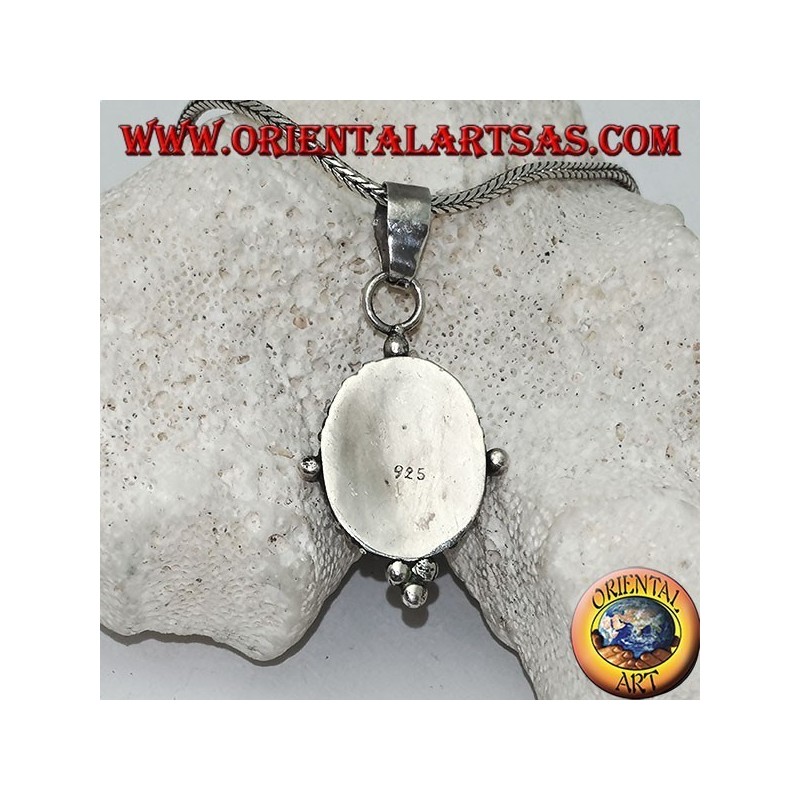 Pendentif en argent avec cabochon ovale en onyx entouré d'un tissage subtil, de points et des quatre points cardinaux