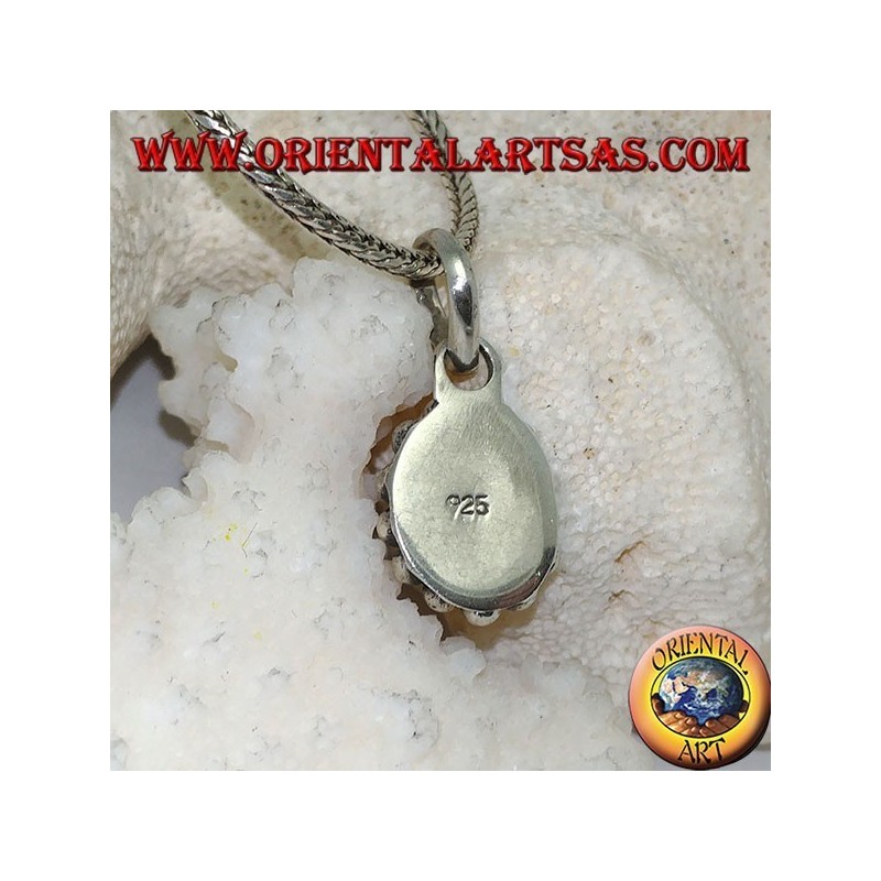 Pendentif en argent avec topaze bleue naturelle ovale et facettée entourée de rangées de petites et grandes boules