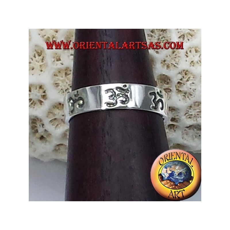 Anello Fedina  con incisioni Om(sillaba sacra ) in argento 