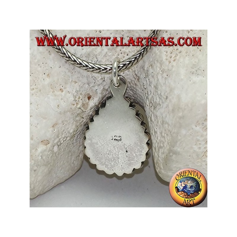 Pendentif en argent avec cornaline en forme de cabochon en forme de larme entouré d'une rangée de petites et grandes boules