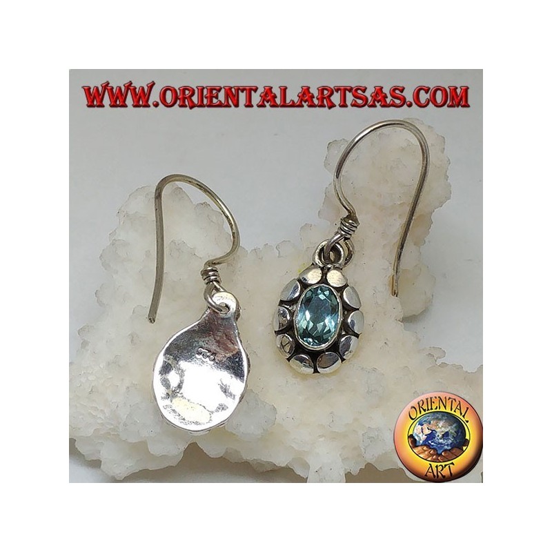 Orecchini in argento con topazio blu ovale naturale contornato da dischetti