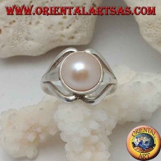Silver ring with natural pearl in the center between lip lines