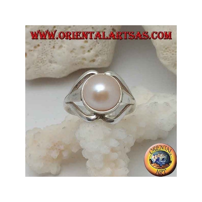 Silver ring with natural pearl in the center between lip lines
