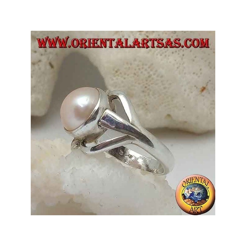Silver ring with natural pearl in the center between lip lines