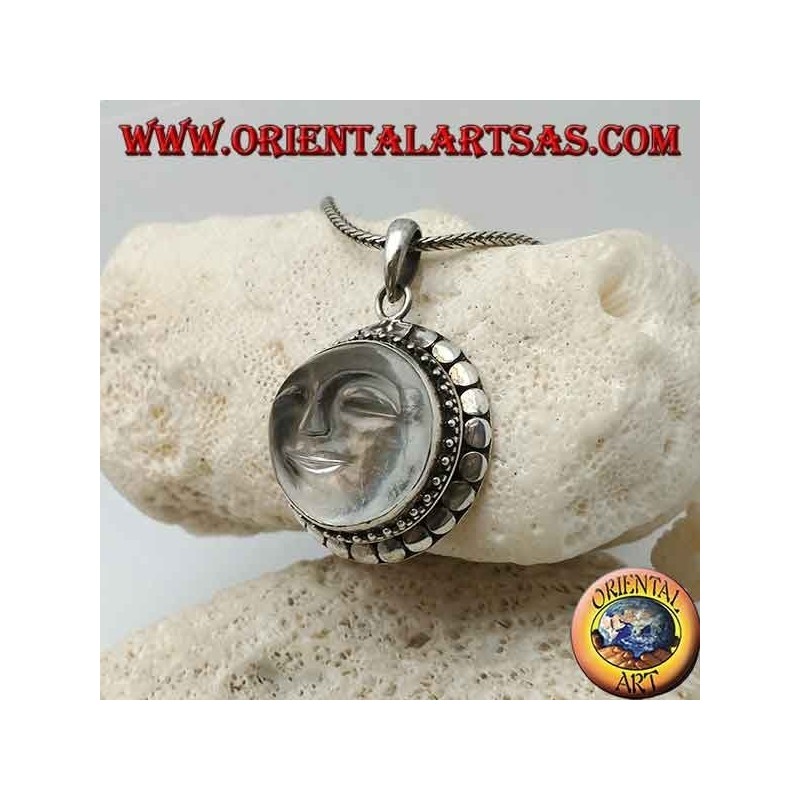 Pendentif en argent avec soleil creusé sur un cristal de roche rond et un contour de disquette