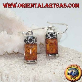 Silberohrringe mit bernsteinfarbenem Cabochon rechteckig und Silber mit drei perforierten Rauten darüber