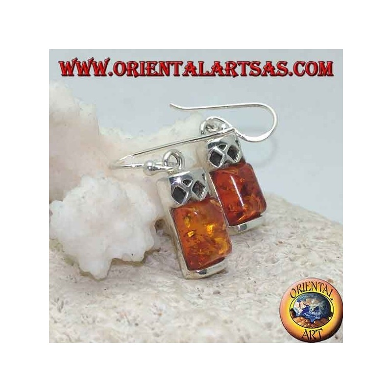 Orecchini in argento con ambra cabochon rettangolare e argento con tre rombi traforati sopra