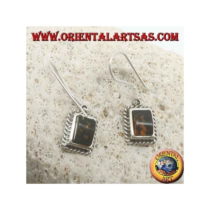 Pendientes de plata con ámbar rectangular enmarcado por un tejido.