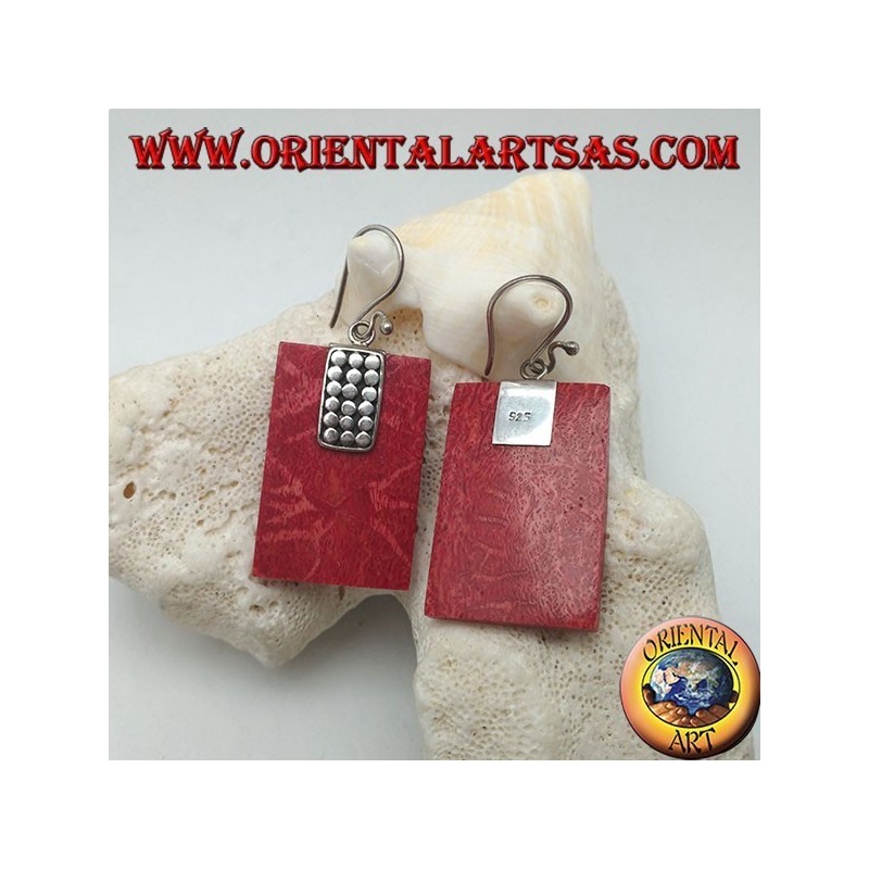 Pendientes de plata con madrepora rectangular roja (coral) y placa de discos de plata.