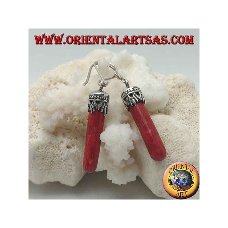 Pendientes de plata con un cilindro de madrepora roja (coral) unida a una corona decorada