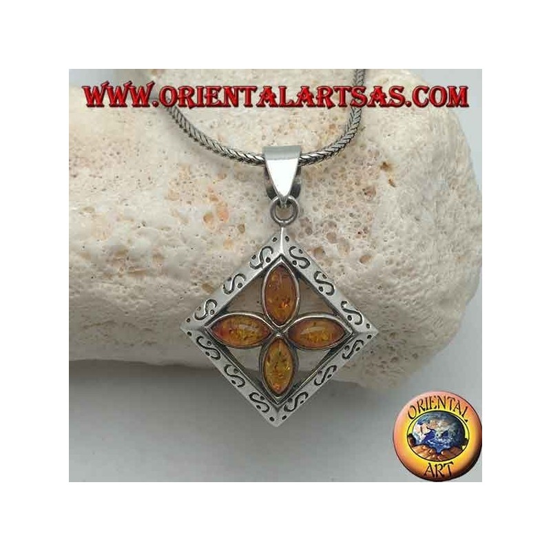 Pendentif croix en argent de 4 ambres de navette naturelles dans un carré gravé