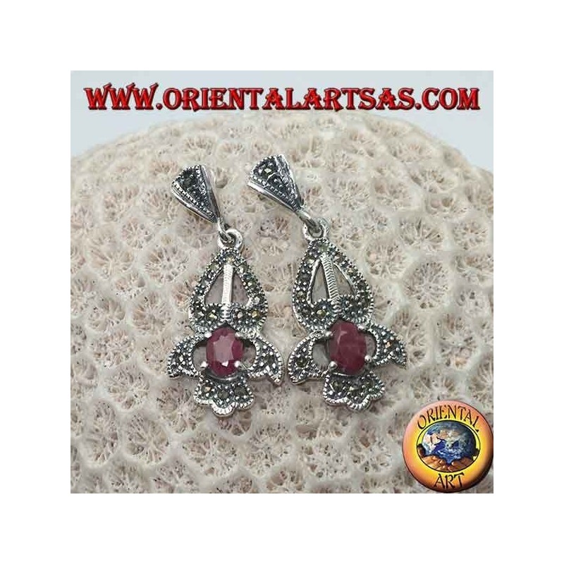 Orecchini in argento con rubino ovale naturale incastonato su montatura elegante traforata tempestata di marcassite