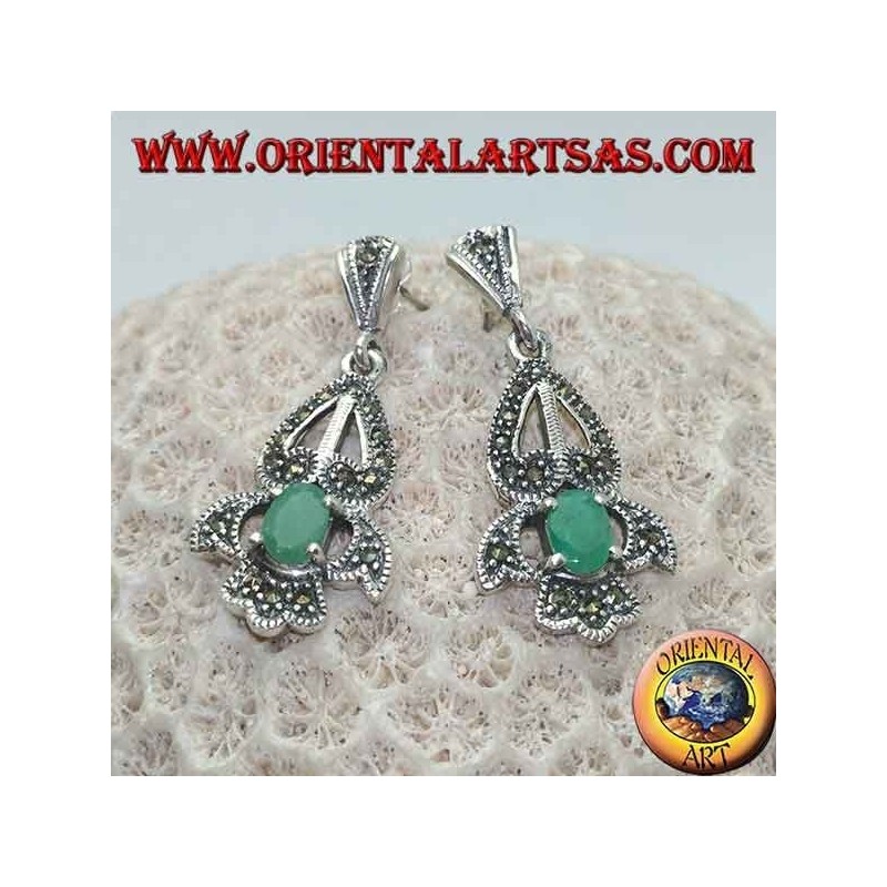 Orecchini in argento con smeraldo ovale naturale incastonato su montatura elegante traforata tempestata di marcassite