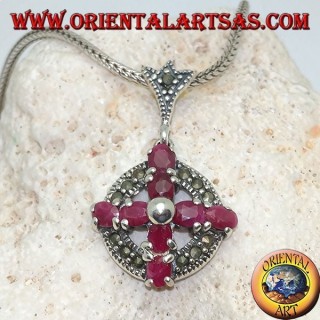 Pendentif en argent croix de rubis naturels sertie d'une boule au centre sur un cercle de marcassites
