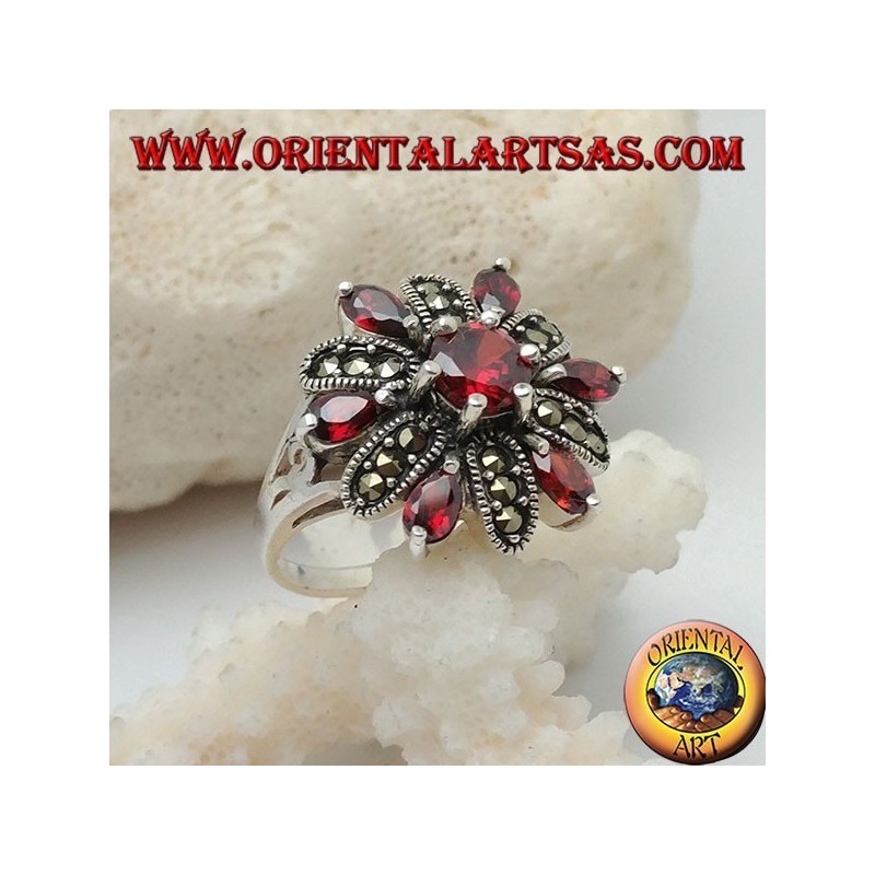 Bague fleur en argent sertie de 12 pétales de grenats et alternance de marcassite et grenat rond central