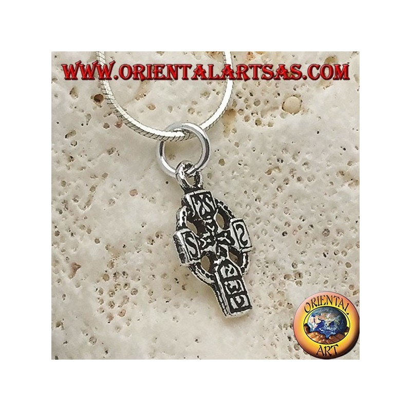 Pendentif en argent croix celtique avec runes gravées (petit)