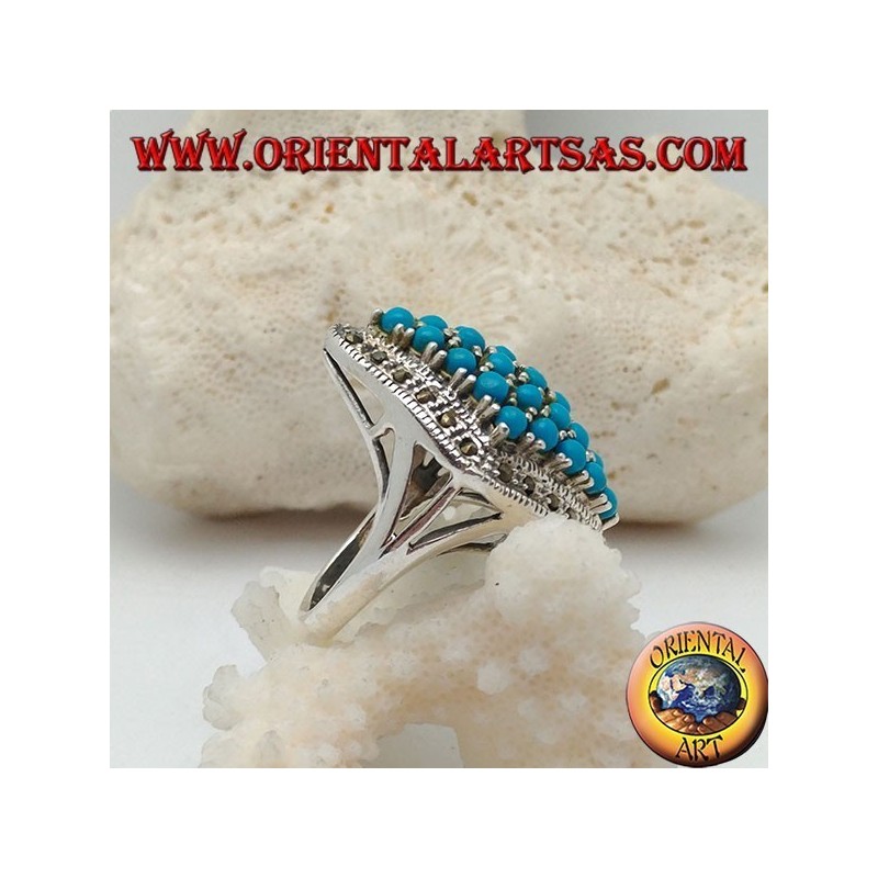 Bague en argent rhomboïde parsemée de boules turquoises sertie entourée d'une rangée de pierres de marcassite