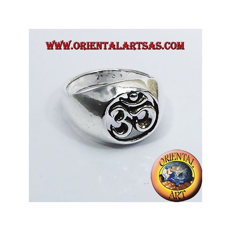 OM anillo de plata atravesado