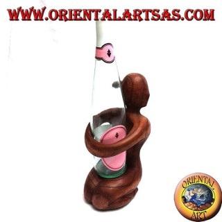 Flaschenhalter-Skulptur einer knienden Frau, die in Suar-Holz umarmt