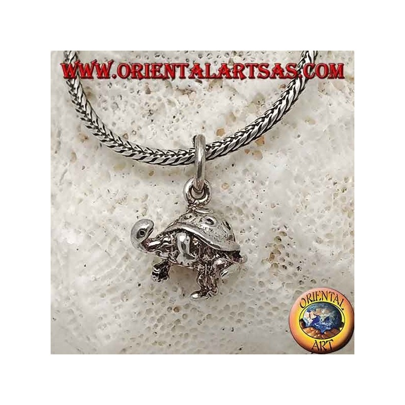 Ciondolo in argento piccola tartaruga tridimensionale con spirali sul guscio