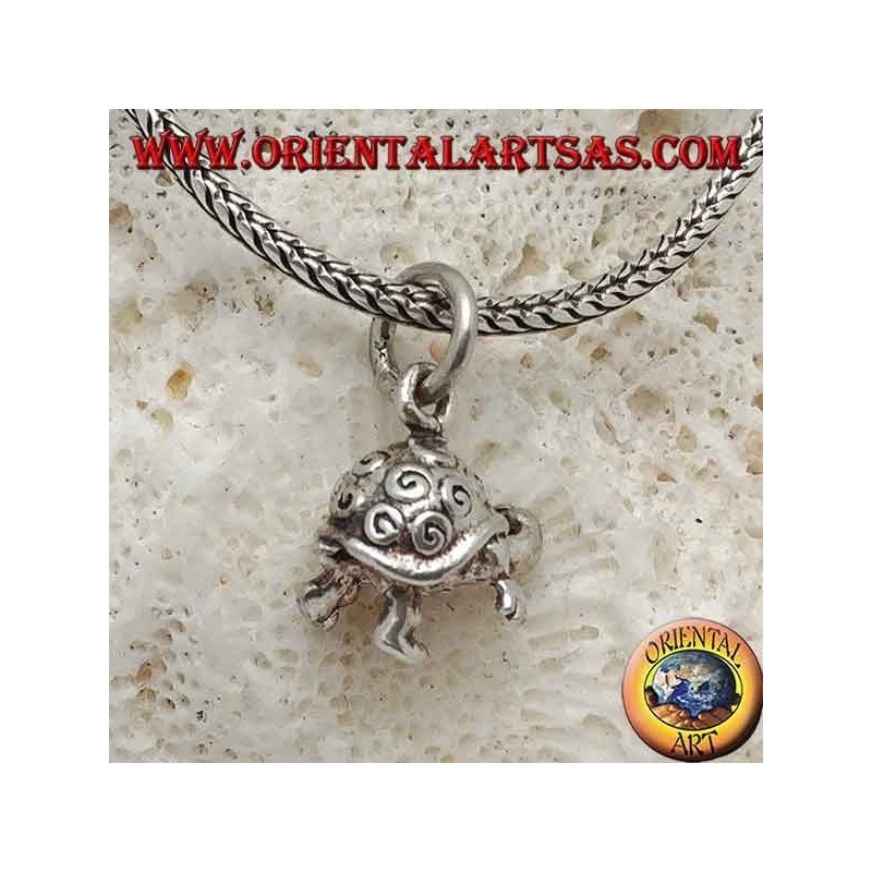 Ciondolo in argento piccola tartaruga tridimensionale con spirali sul guscio