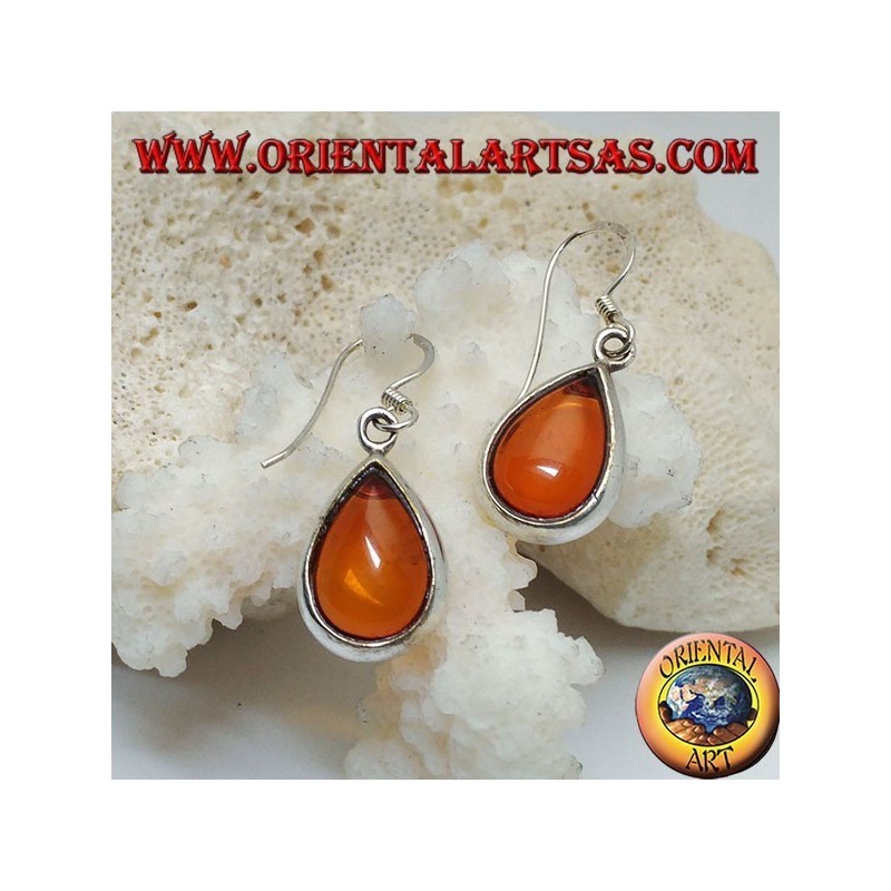 Pendientes de plata con gota de ámbar natural en una configuración suave