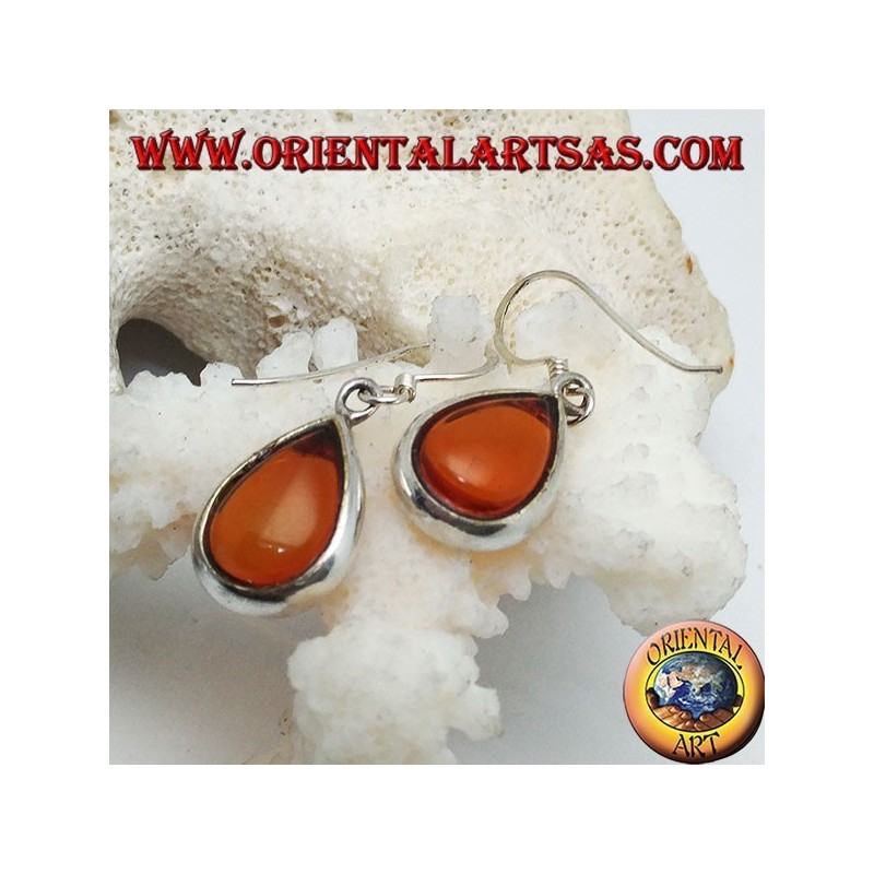 Pendientes de plata con gota de ámbar natural en una configuración suave
