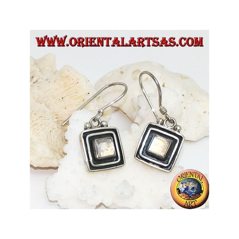 Boucles d'oreilles en argent avec pierre de lune arc-en-ciel carrée entourées d'un double cadre surélevé