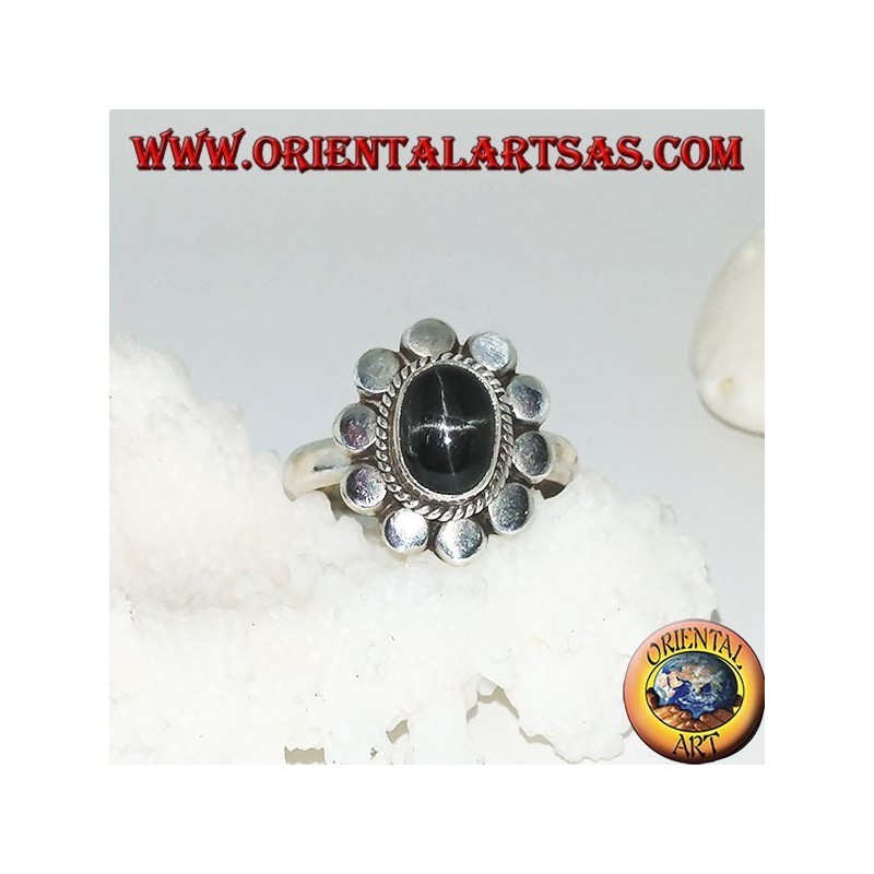 Anillo de flores de plata con cabujón oval estrella negra rodeada de trenzas y disquetes
