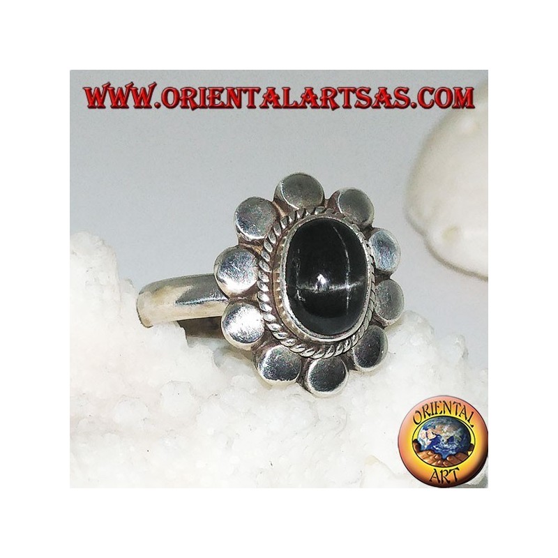 Anillo de flores de plata con cabujón oval estrella negra rodeada de trenzas y disquetes