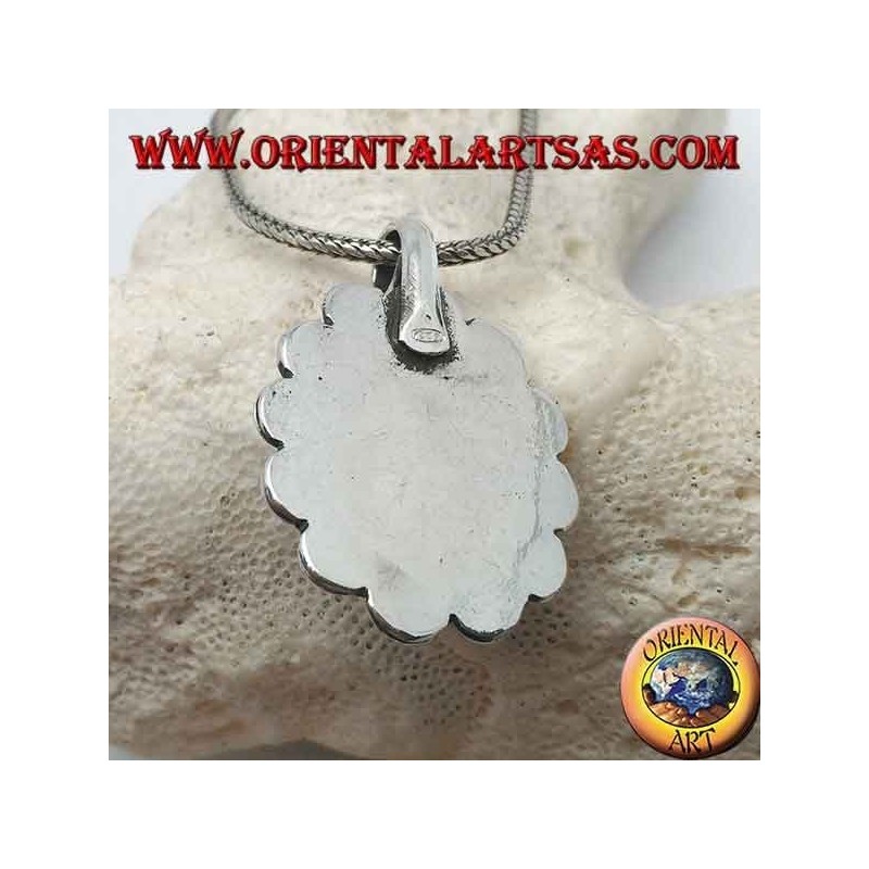 Silberblumenanhänger mit ovalem Cabochon-Labradorit, umgeben von Lochscheiben