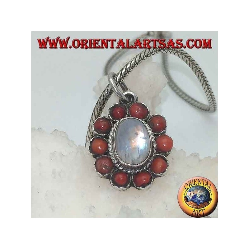 Silberner Blumenanhänger mit Regenbogen-Mondstein-Cabochon und tibetischer Koralle mit Blütenblättern