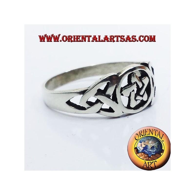 Anello pentacolo con nodo celtico in argento