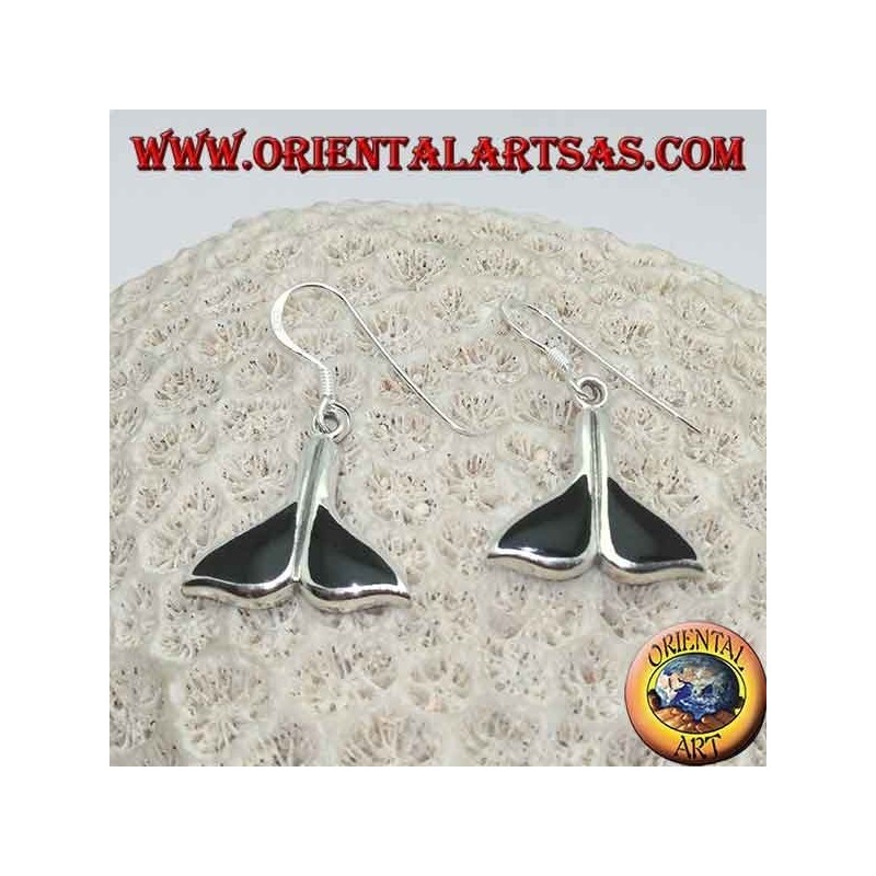 Silberne Ohrringe in Form eines Walschwanzes mit Onyx