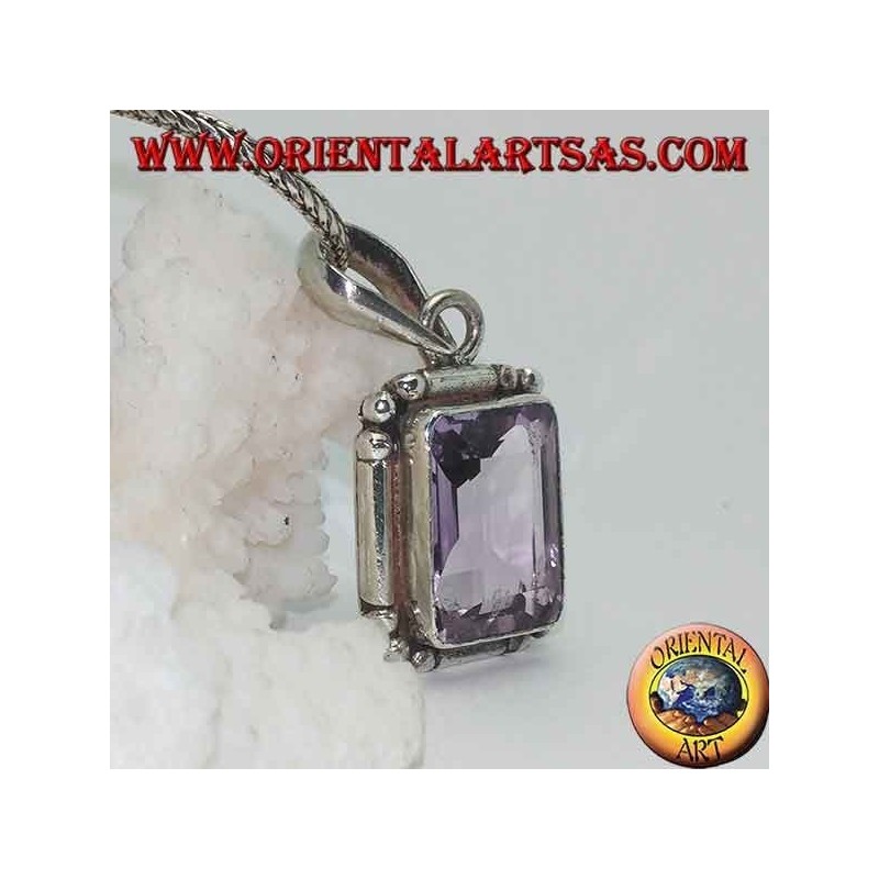 Silberanhänger mit einem herrlichen natürlichen rechteckigen Amethyst auf einem einfachen Rahmen mit Kugeln an den Ecken