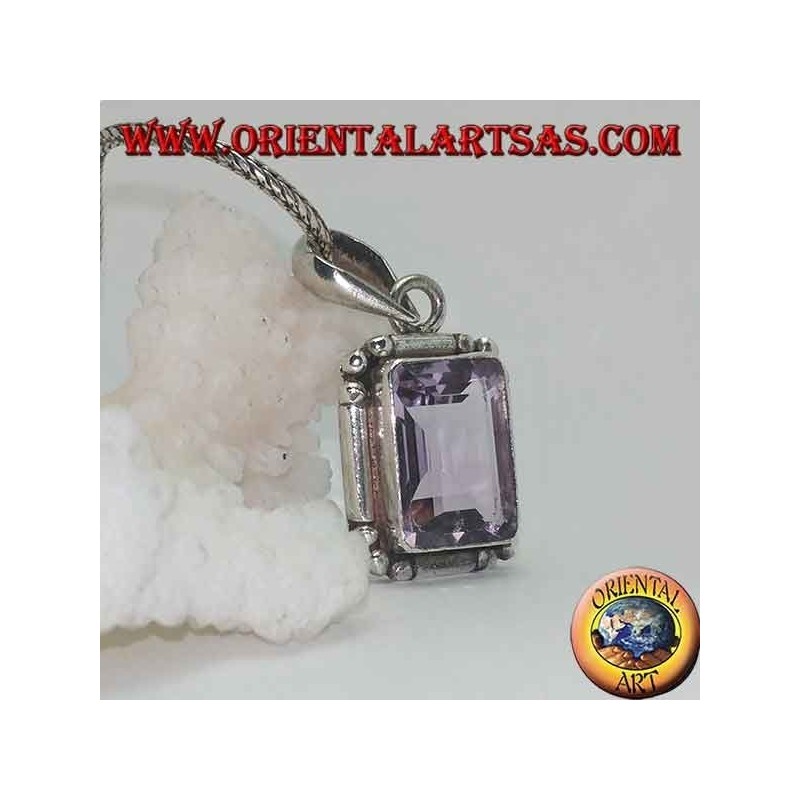 Silberanhänger mit einem herrlichen natürlichen rechteckigen Amethyst auf einem einfachen Rahmen mit Kugeln an den Ecken