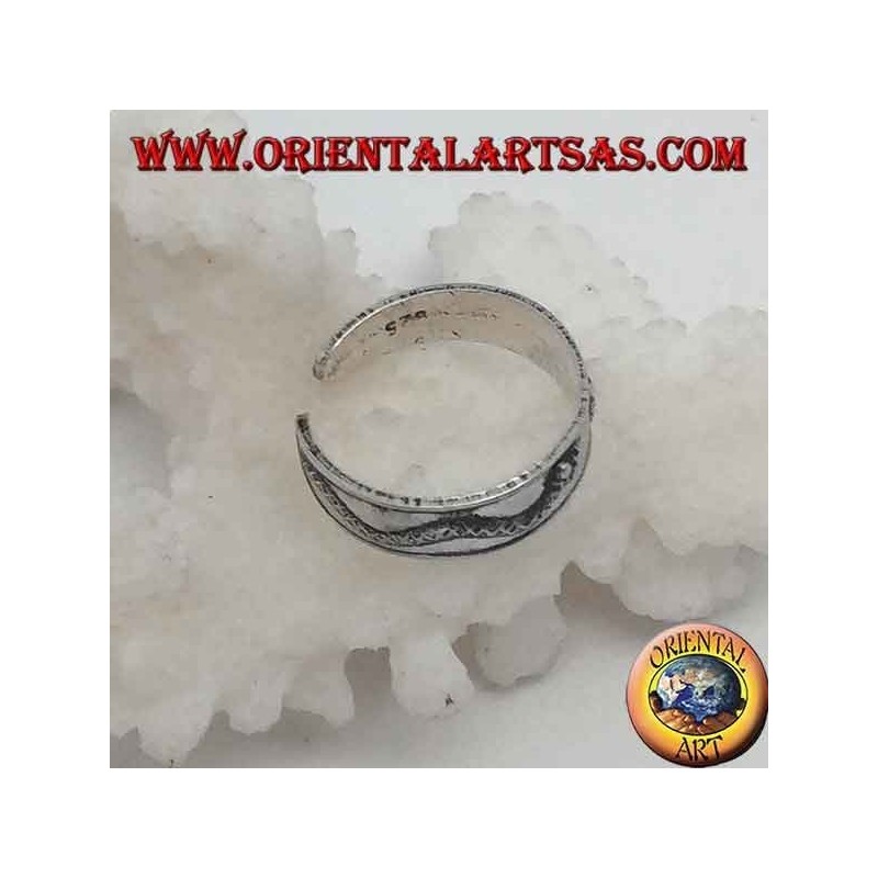 Silver ring for feet or banded phalanx with two creeping snakes in relief