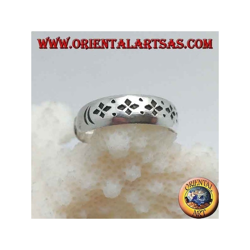 Silver ring for feet or banded phalanx with engraved punch decoration