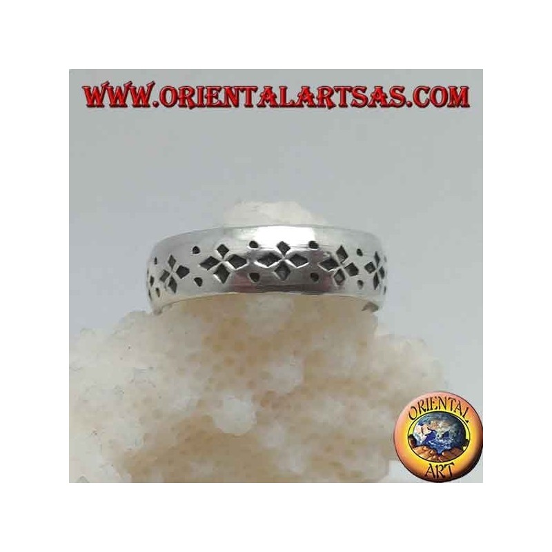 Silver ring for feet or banded phalanx with engraved punch decoration