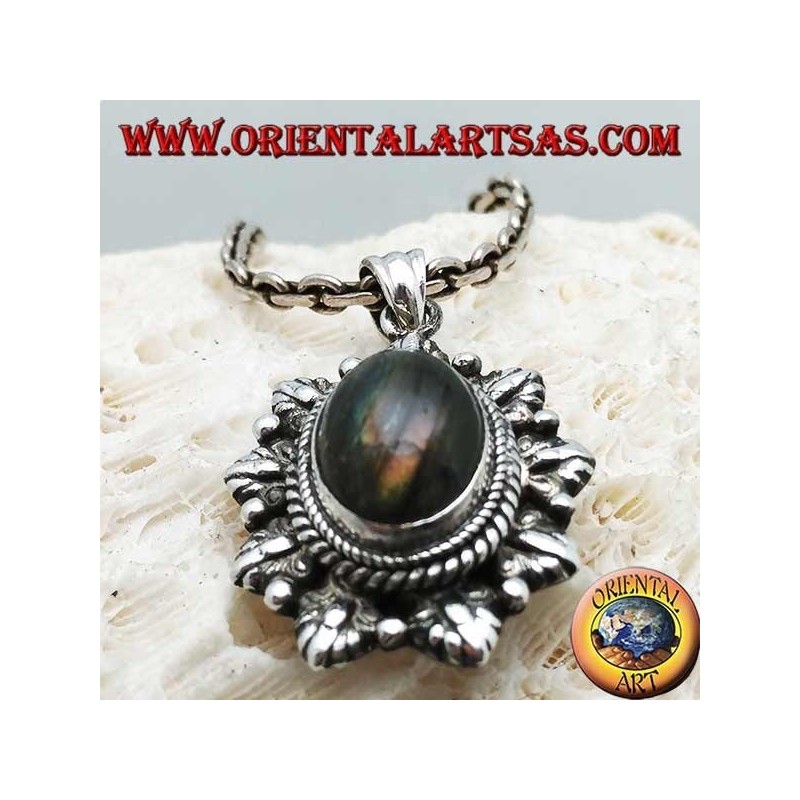 Ciondolo labradorite ovale contornata da treccia e foglie in argento