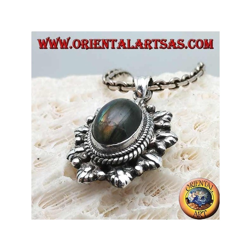 Ciondolo labradorite ovale contornata da treccia e foglie in argento