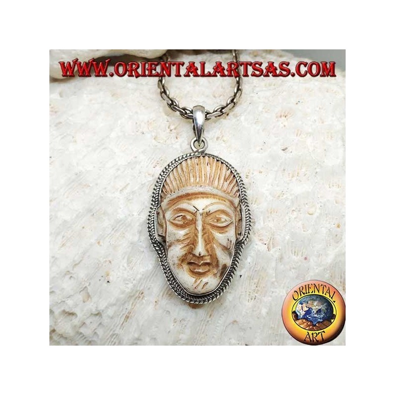 Silberanhänger mit einem Gesichtsauftritt an einem Fang