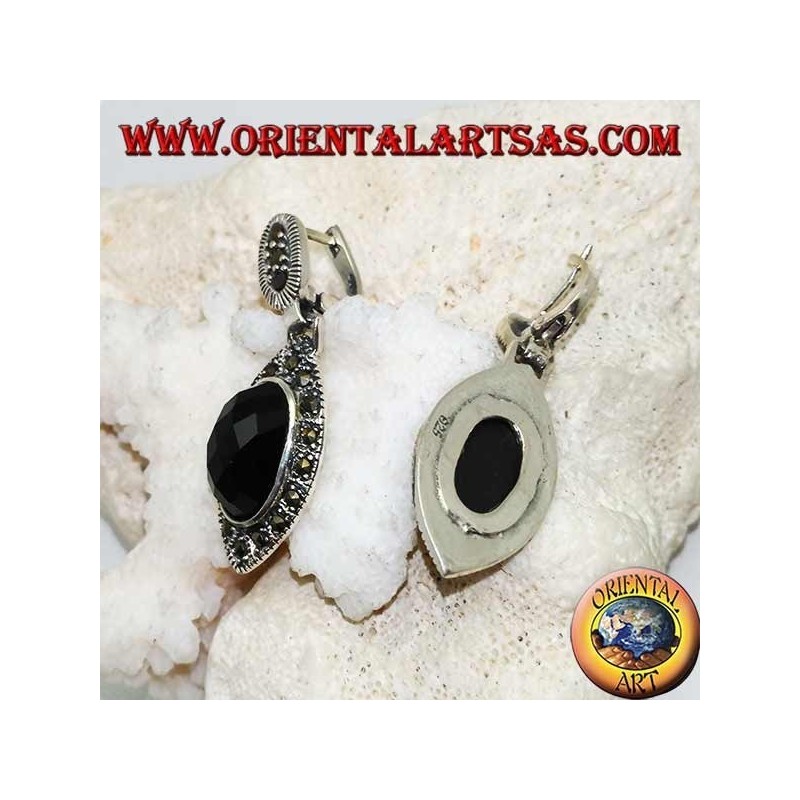 Boucles d'oreilles en argent avec onyx à facettes ovales entourées de marcassite et fermoir à lobes