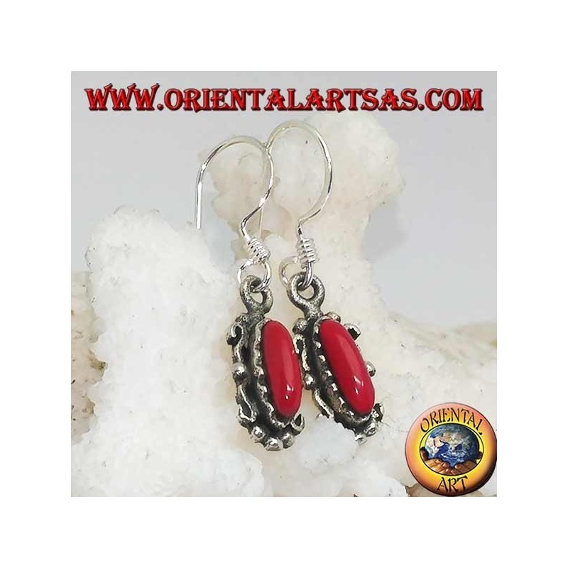 Boucles d'oreilles pendantes en argent avec pâte de corail navette dans un élégant cadre en argent